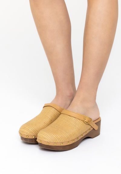 Classic Closed Clog Natural